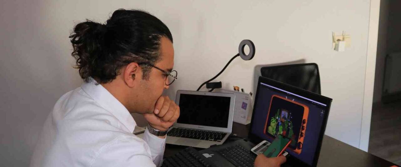 Yaptığı yazılımla işitme engellilere umut oldu