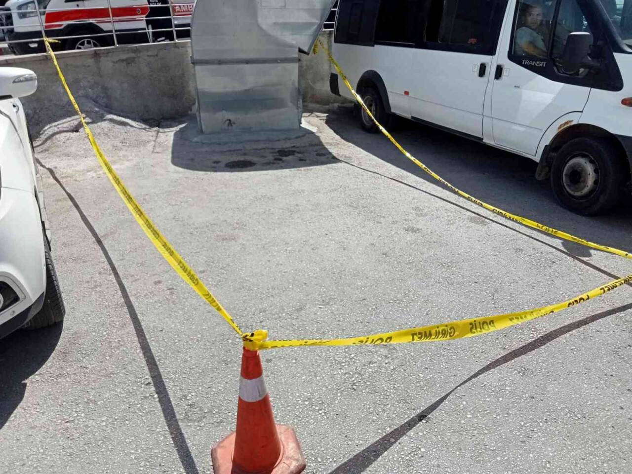 Başkentte araç içerisinde silahlı saldırıya uğrayan bir kişi ağır yaralandı