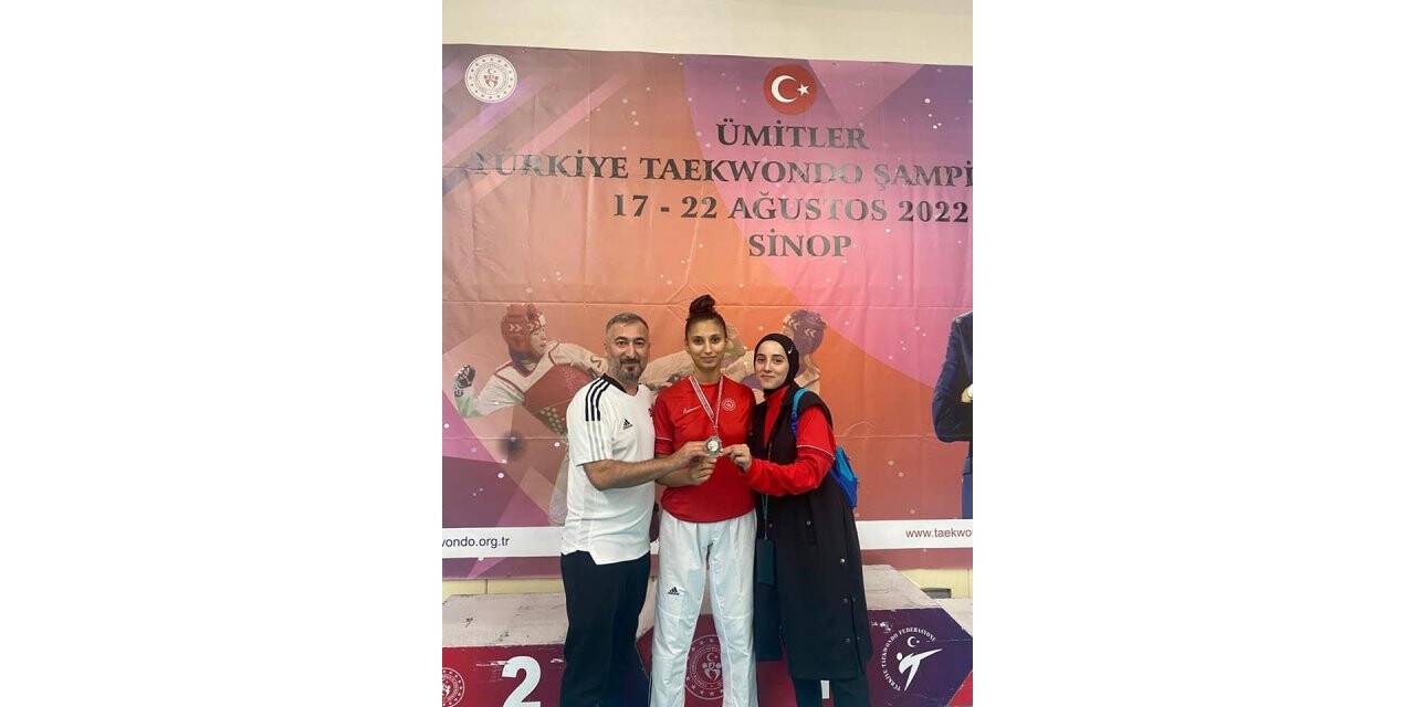 Konya TOHM sporcusu kürsüde