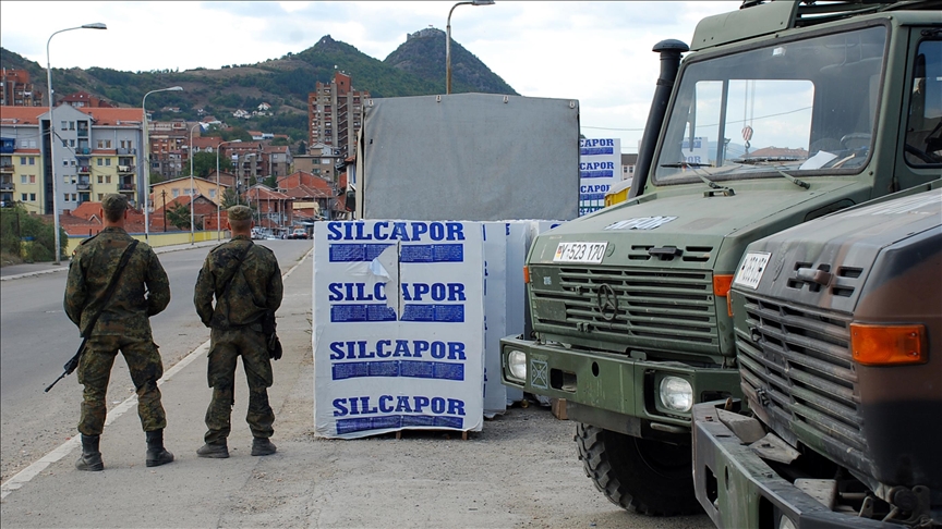 KFOR, Kosova'nın kuzeyinde barikat kurulmasına izin vermeyeceklerini açıkladı
