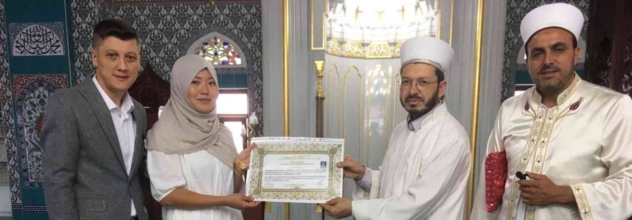Japon kadın Müslüman oldu