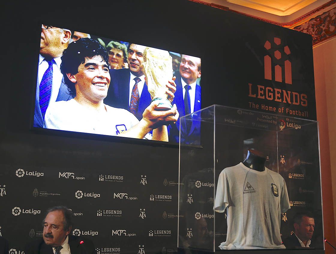 Matthaus, Maradona'nın 1986 Dünya Kupası finalinde giydiği formayı müzeye verdi