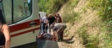 Hareket halindeki araçtan düşen vatandaş yaralandı