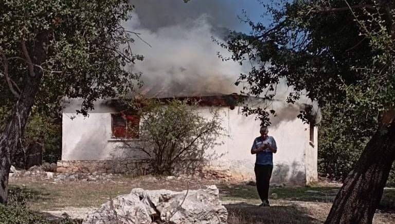 Evde çıkan yangın ormana sıçramadan söndürüldü