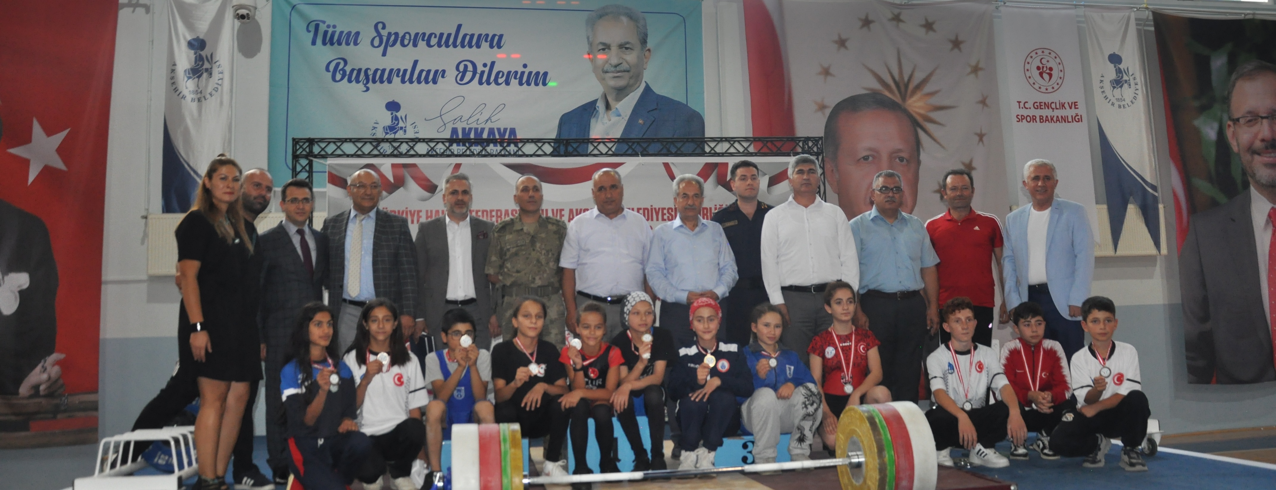Minikler Türkiye Halter Şampiyonası'nın ikinci etabı Konya'da başladı