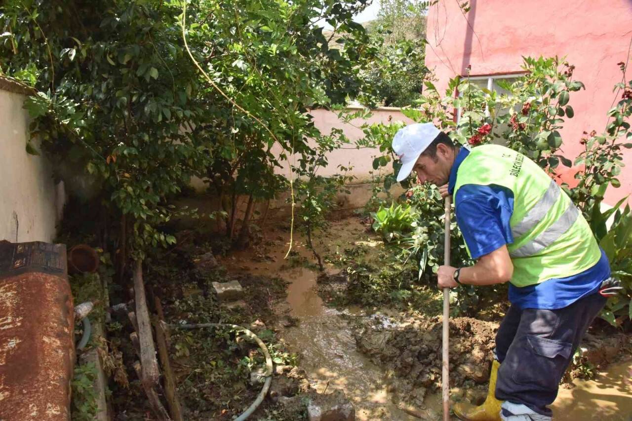 Yağış sonrasında tüm imkanlarıyla seferber oldu