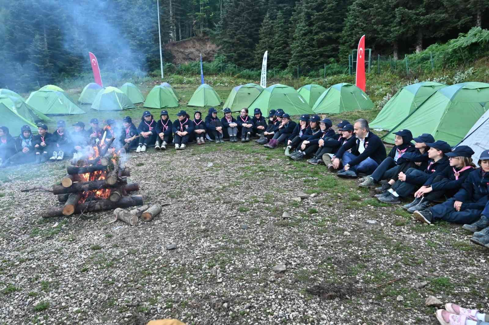 İzcilerin Uludağ eteklerinde kamp keyfi