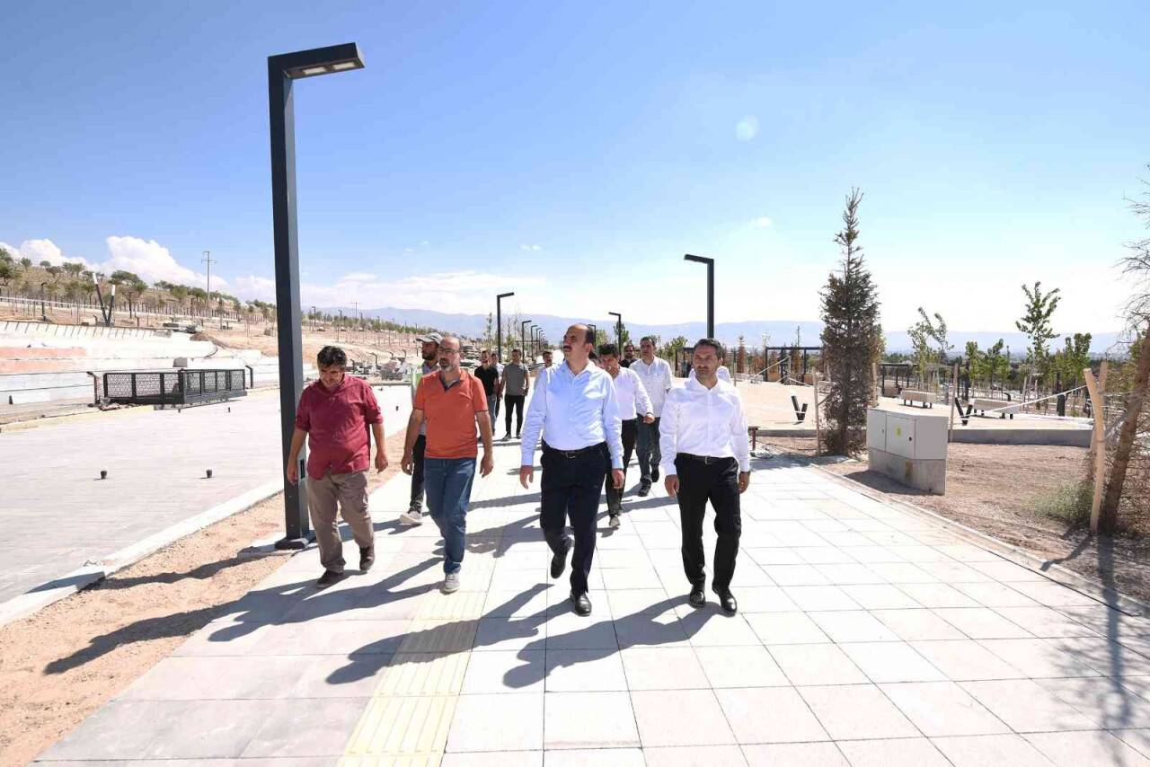 Başkan Altay, Konya’nın en büyük millet bahçesinde incelemelerde bulundu