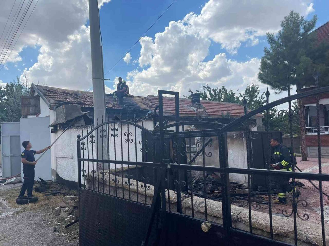 Konya’da tüp patlayan ev kullanılamaz hale geldi