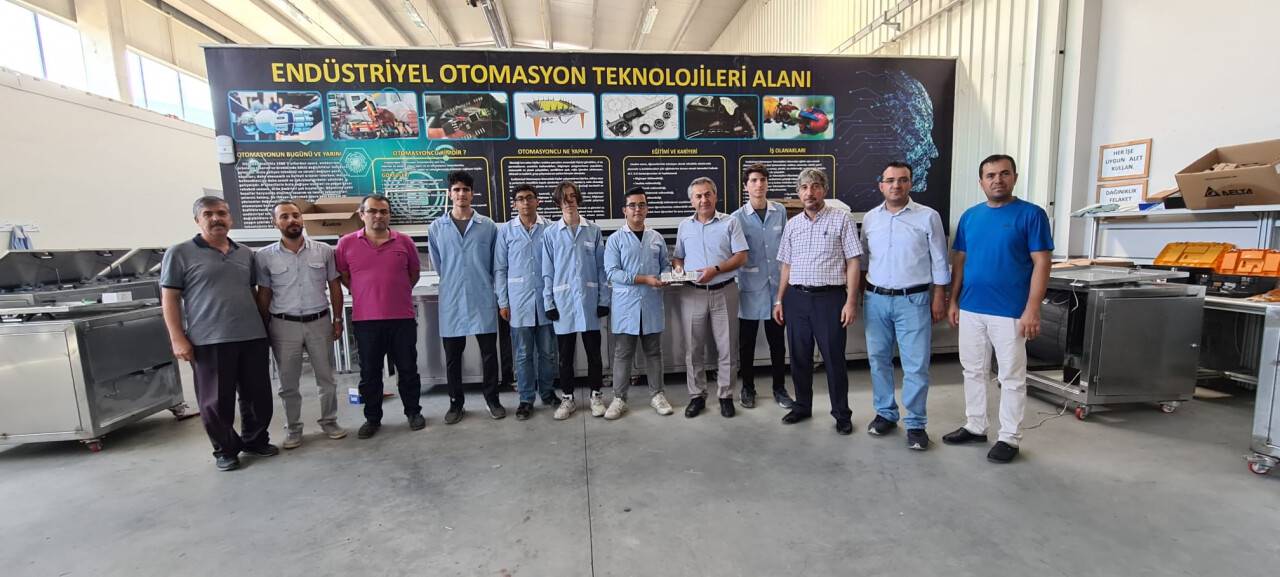 Selçuklu Mehmet Tuza Pakpen Mesleki Ve Teknik Anadolu Lisesi’nden Güneş Enerjili Kompost Makinası