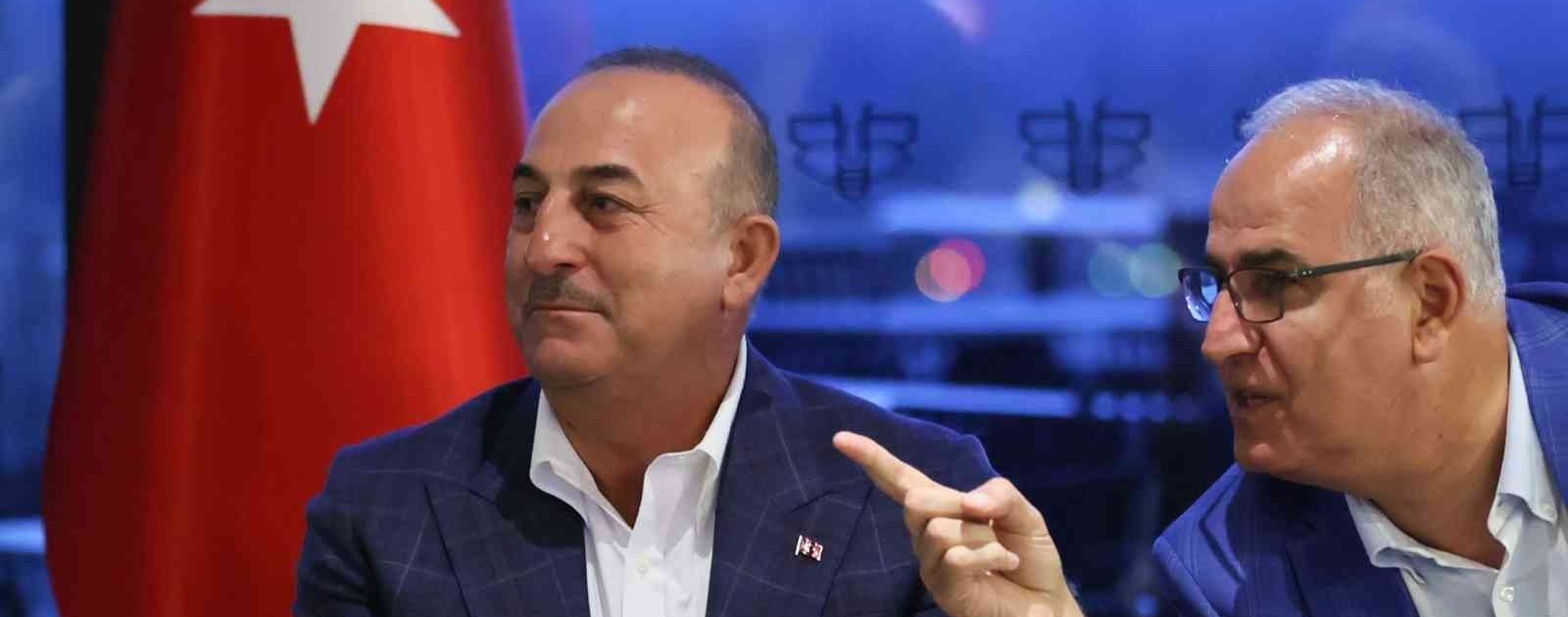 Dışişleri Bakanı Mevlüt Çavuşoğlu, Filenin Efeleri’ni ziyaret etti