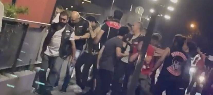 İstanbul’da polise saldıran gruba biber gazlı müdahale kamerada: 3 polis yaralı, 6 gözaltı