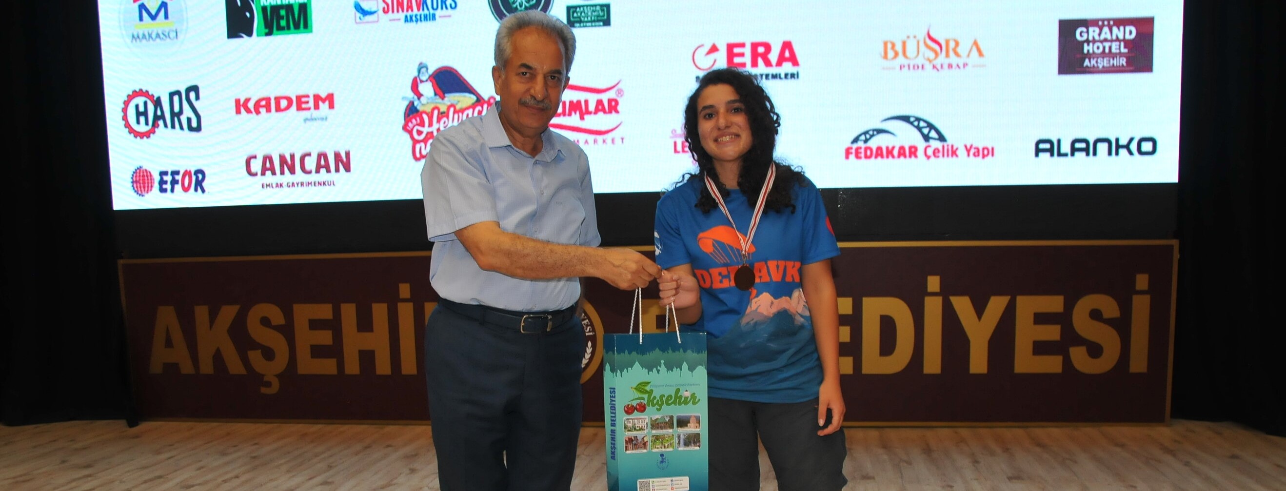 9. Akşehir Türkiye Yamaç Paraşütü Mesafe ve Eğitim Yarışmaları sona erdi