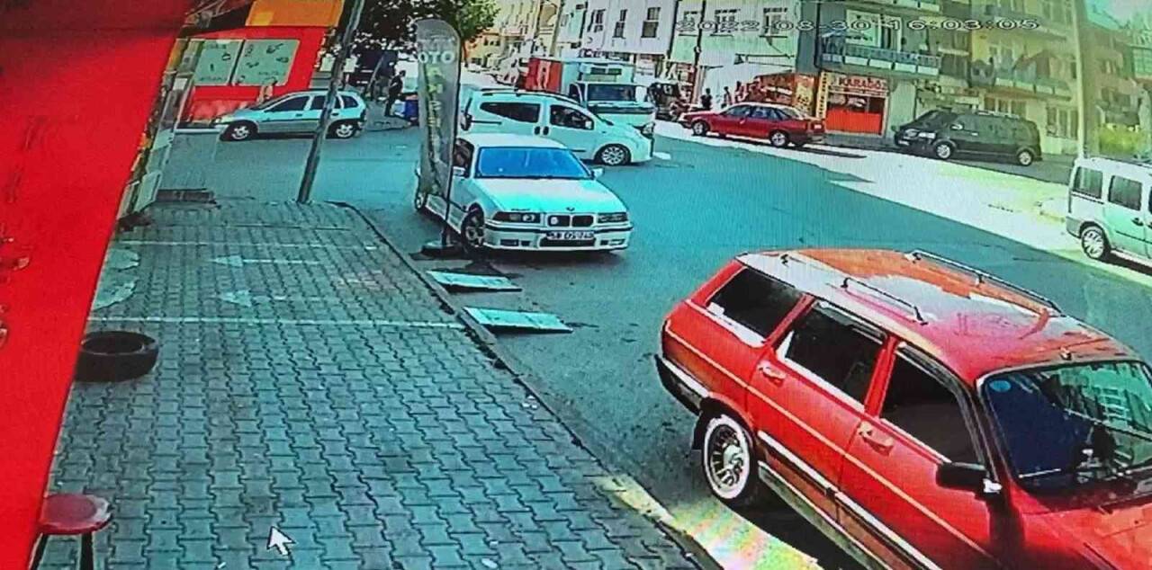 Sivas’ta hafif ticari araç ile kamyonet çarpıştı: 4 yaralı