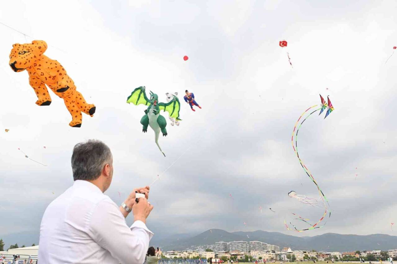 Zafer coşkusu göklere yansıdı