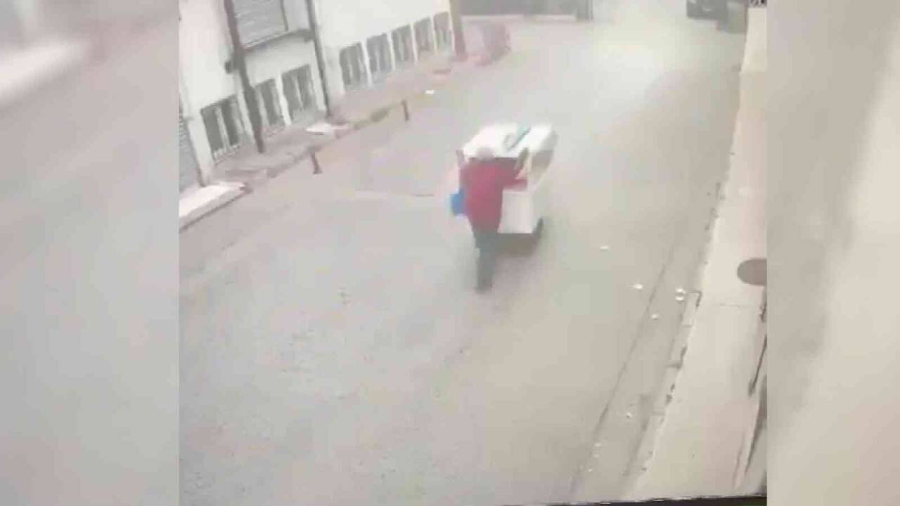 Bursa’da inanılmaz kaza kamerada...Ekmek teknesinin altında kaldı