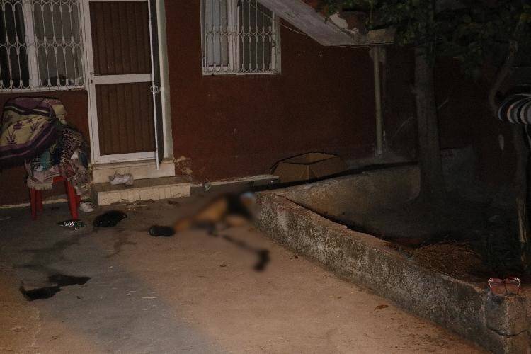 Genç kadın evinin bahçesinde kafasına taşla vurularak öldürüldü