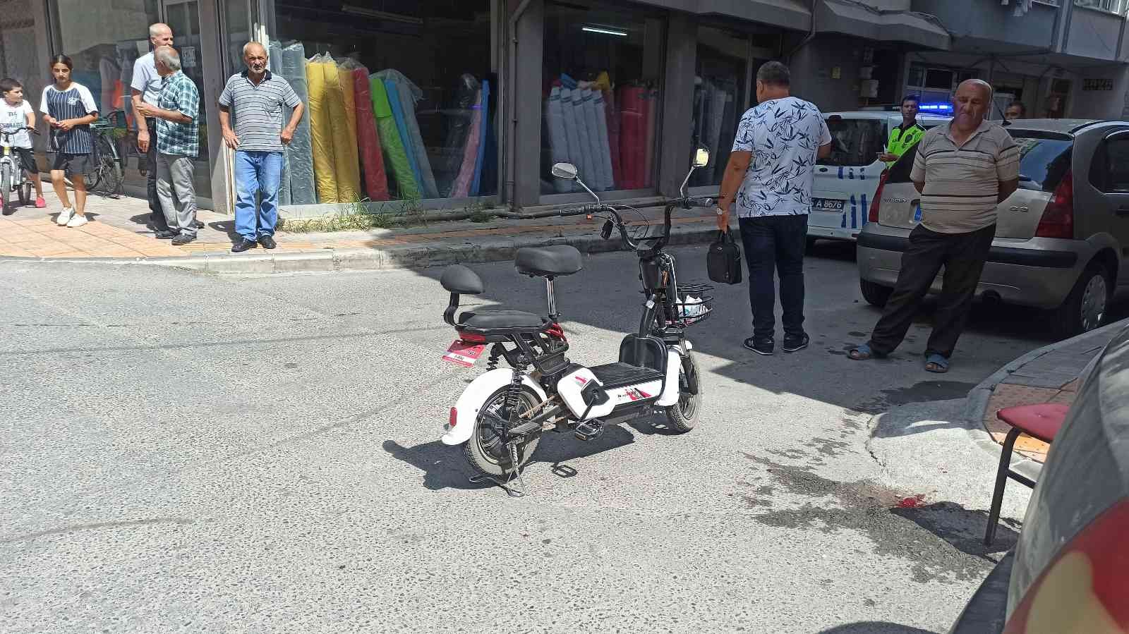 Yayaya çarpan elektrikli bisikletli çocuk yaralandı