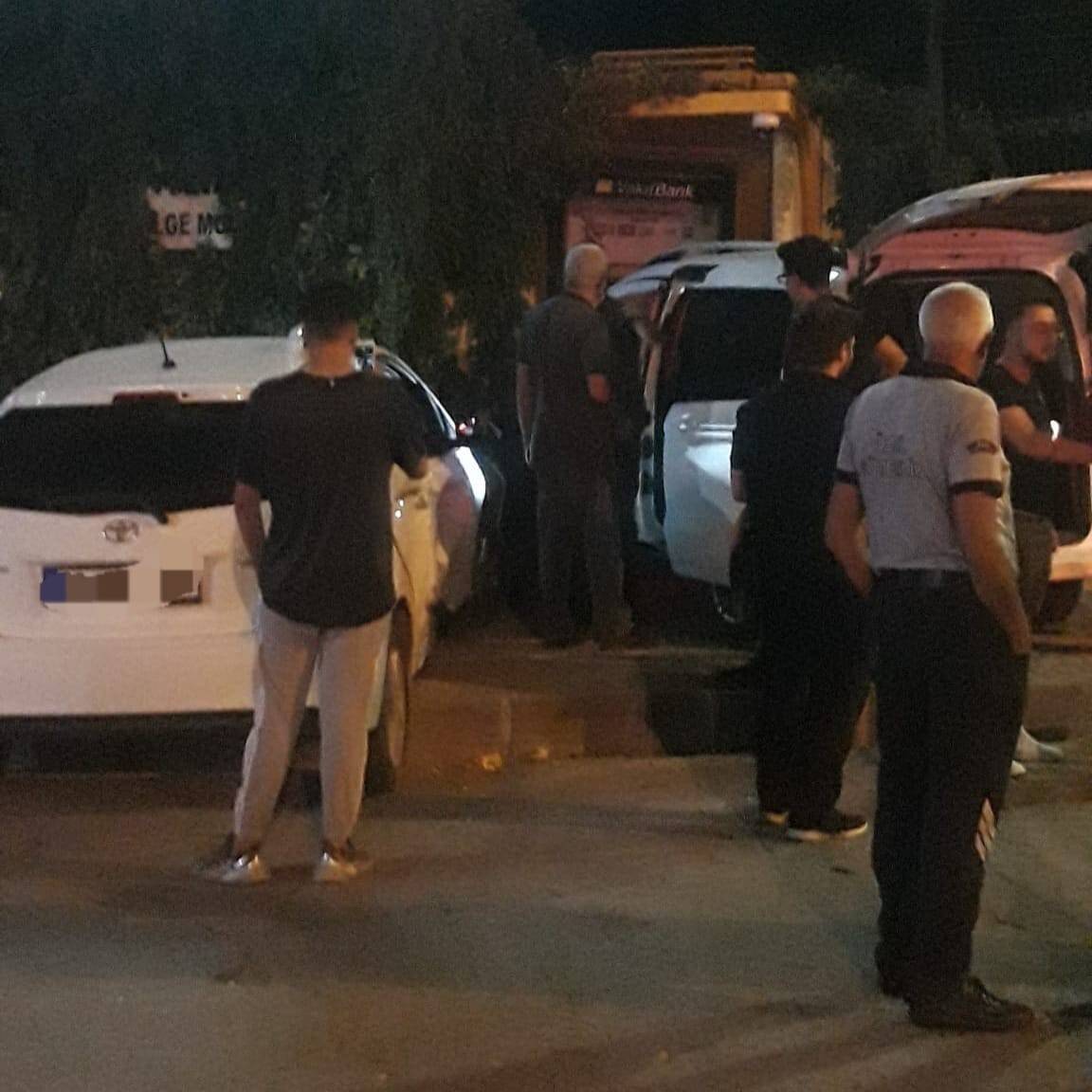 Elazığ’da kaza yapan otomobiller, ATM’ye daldı: 2 yaralı