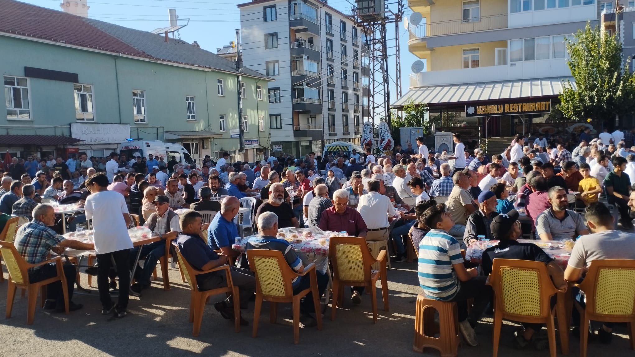 Beyşehir'de mahalle sakinleri dayanışma yemeğinde bir araya geldi