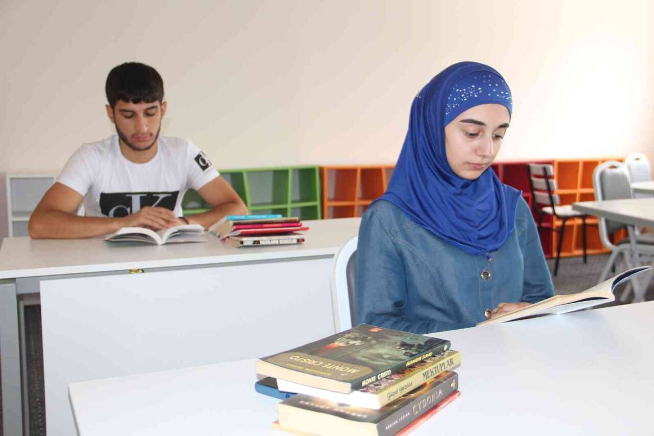 Ukrayna’daki savaştan kurtuldular, öz vatanlarında üniversite kazandılar