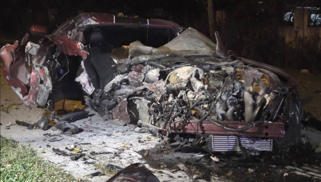 Lüks otomobil kamyonetle çarpıştı: 1 ölü, 3 ağır yaralı