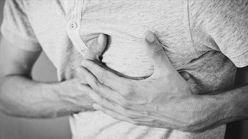 Göğüs ve sırt ağrıları kalp krizi belirtisi olabilir