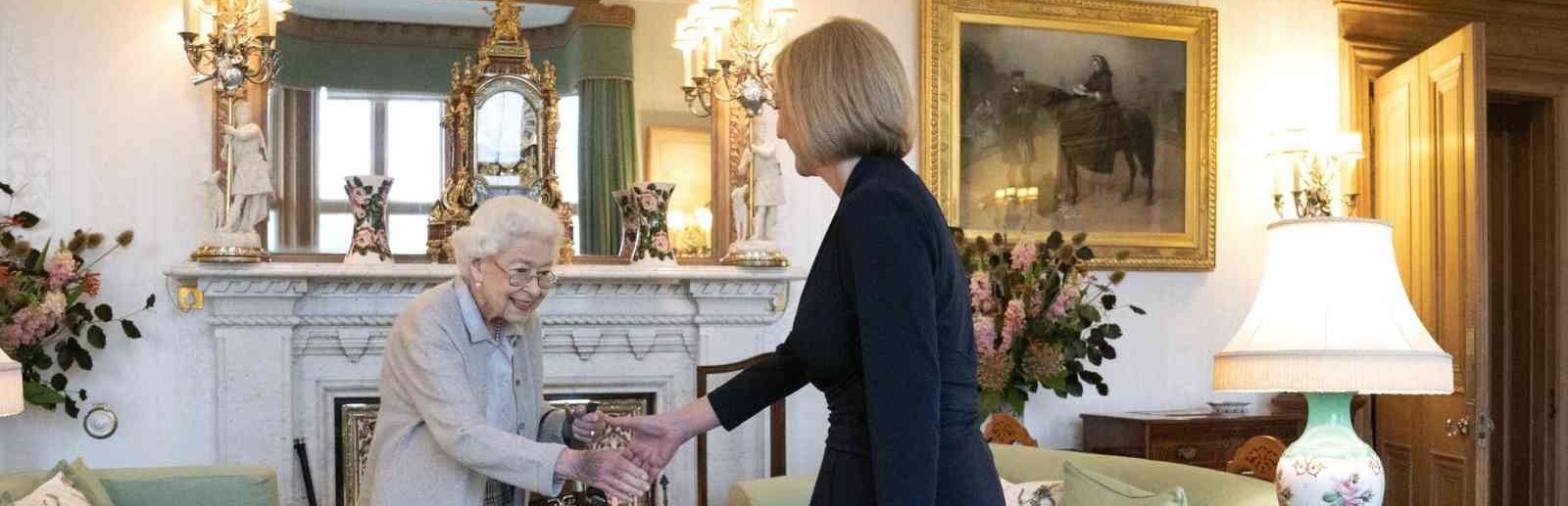 İngiltere’nin yeni Başbakanı Liz Truss, Kraliçe ile görüştü