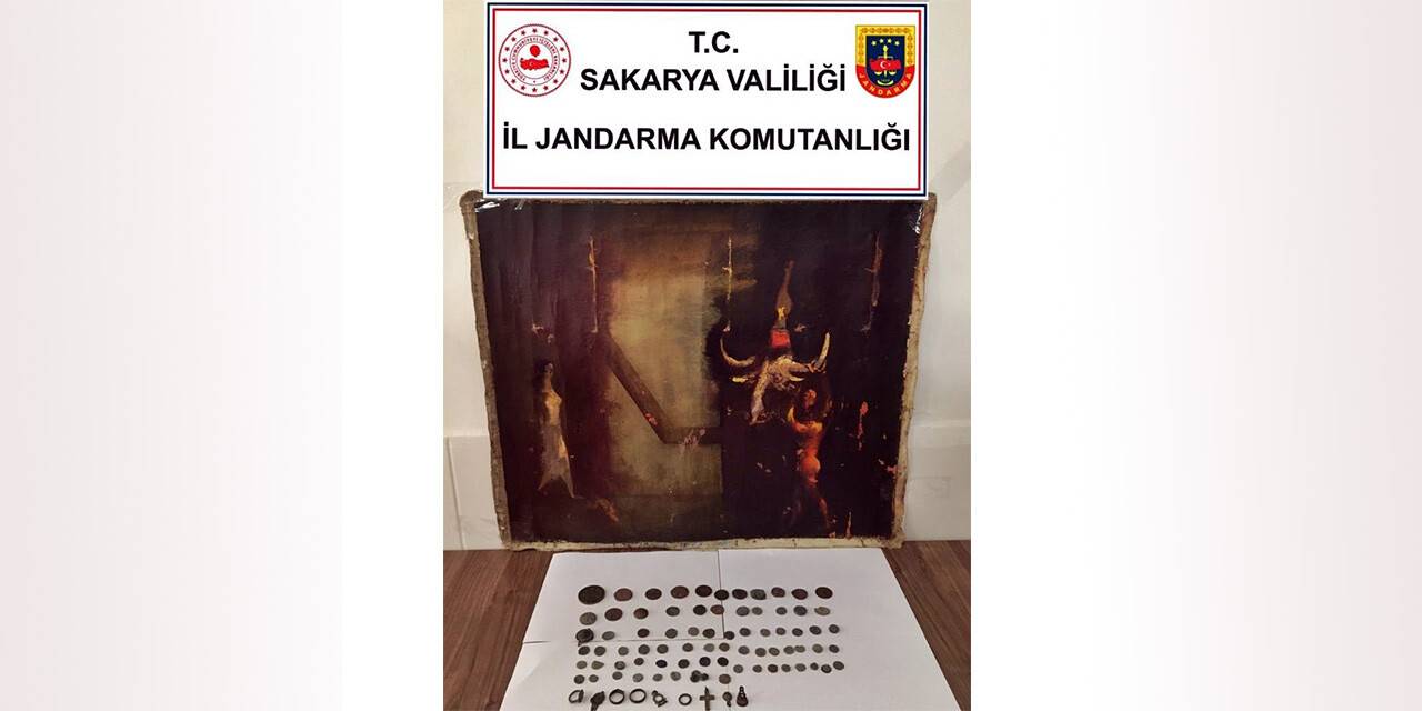 Durdurulan araçtan onlarca tarihi eser ele geçirildi: 3 gözaltı