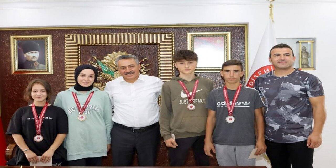 Başka Tutal'dan sporculara tebrik