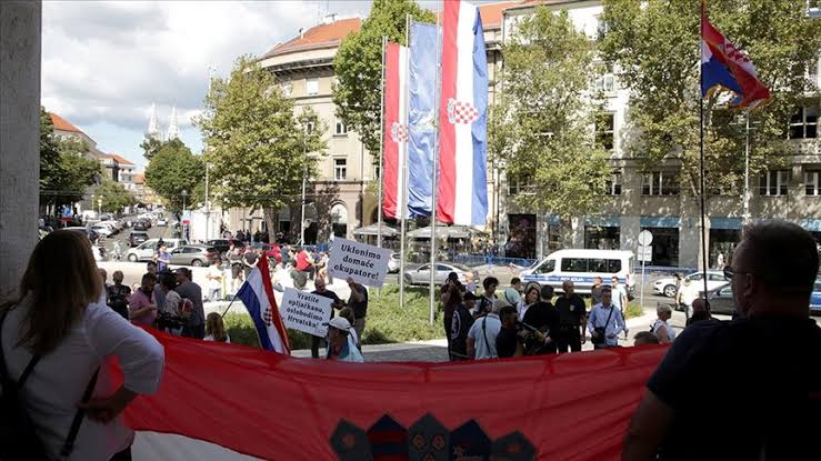 Hırvatistan'da hükümet protesto edildi