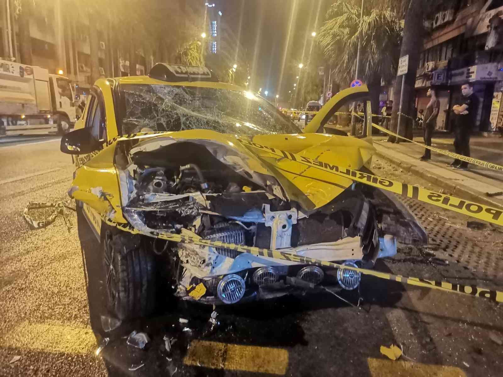 Kontrolden çıkan taksi kağıt toplayacısına çarptı: 1 ölü, 1 yaralı