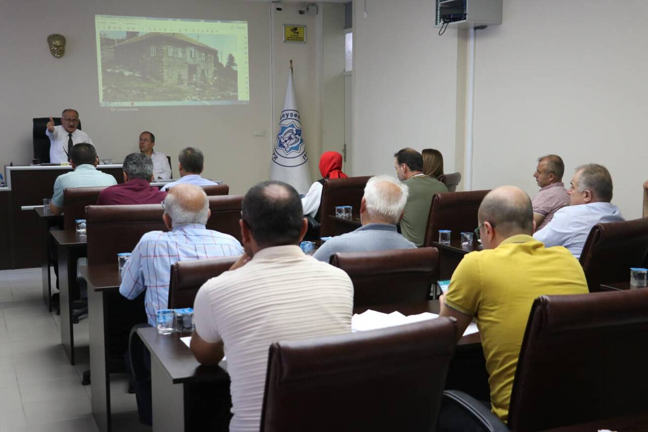 Başkan Bayındır, “Geçmişte de, bu dönemde de altyapı  çalışmalarının adamı olduk”