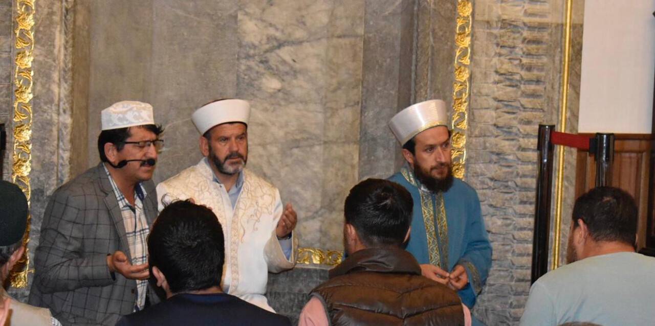 Konya'da aileler sabah namazında buluştu