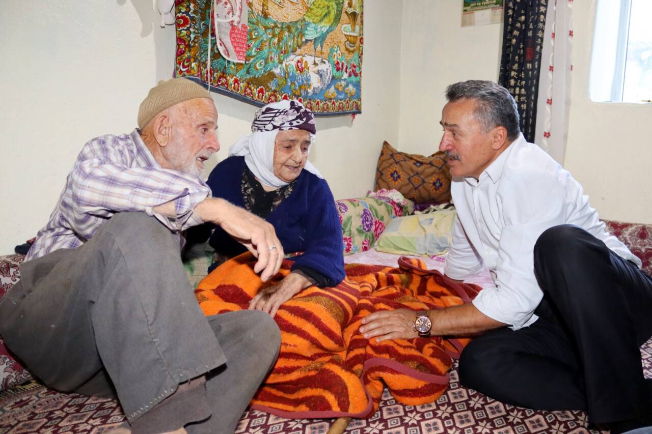 Hasta ve yaşlı ziyaretlerine devam