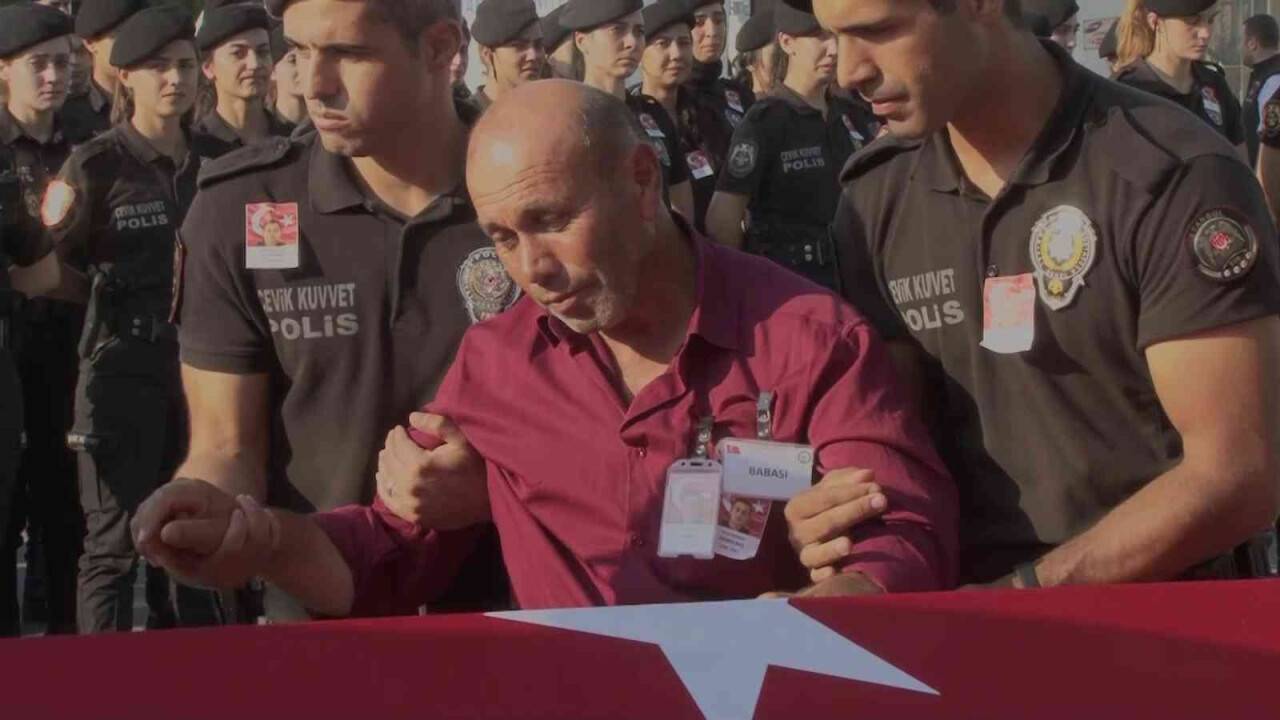 Kaza kurşunuyla ölen polisin cenazesi memleketi Samsun’a uğurlandı