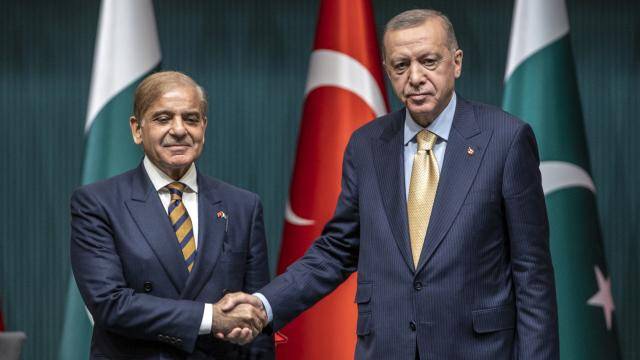 Cumhurbaşkanı Erdoğan, Pakistan Başbakanı Şahbaz Şerif’le telefonda görüştü