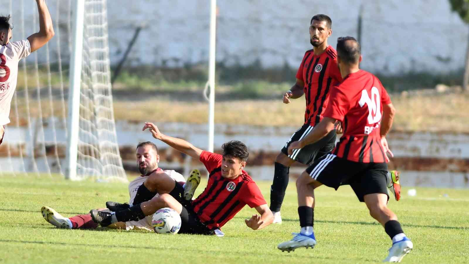 Turgutluspor evinde 3 puanı 3 golle aldı