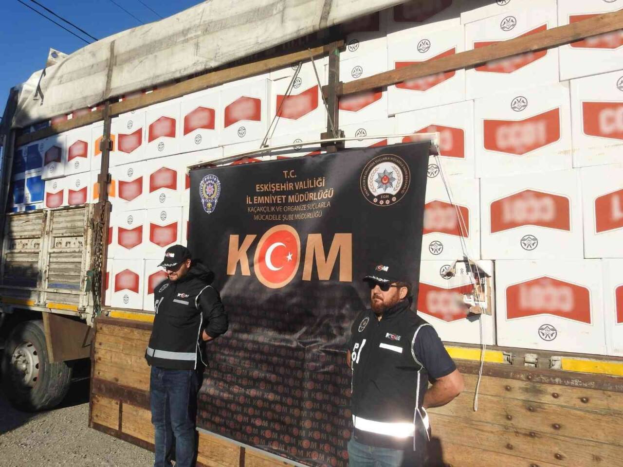 Polis 7 milyon 15 bin adet kaçak makaron ele geçirdi