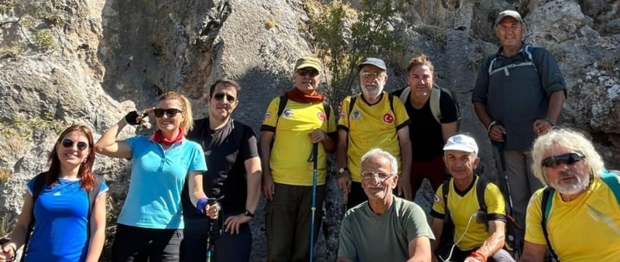 Konyalı dağcılar Zengibar Dağı’nda zirve yaptı