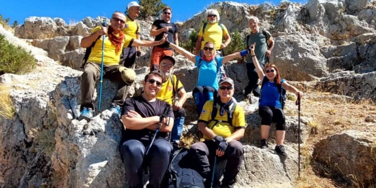 Konyalı dağcılar Zengibar Dağı’nda zirve yaptı