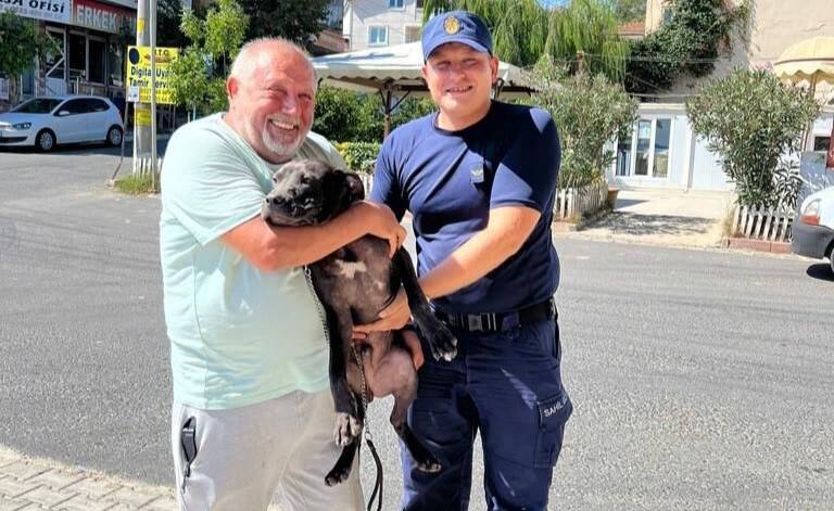 Sahibiyle denizde yüzerken kaybolan köpeği sahil güvenlik kurtardı