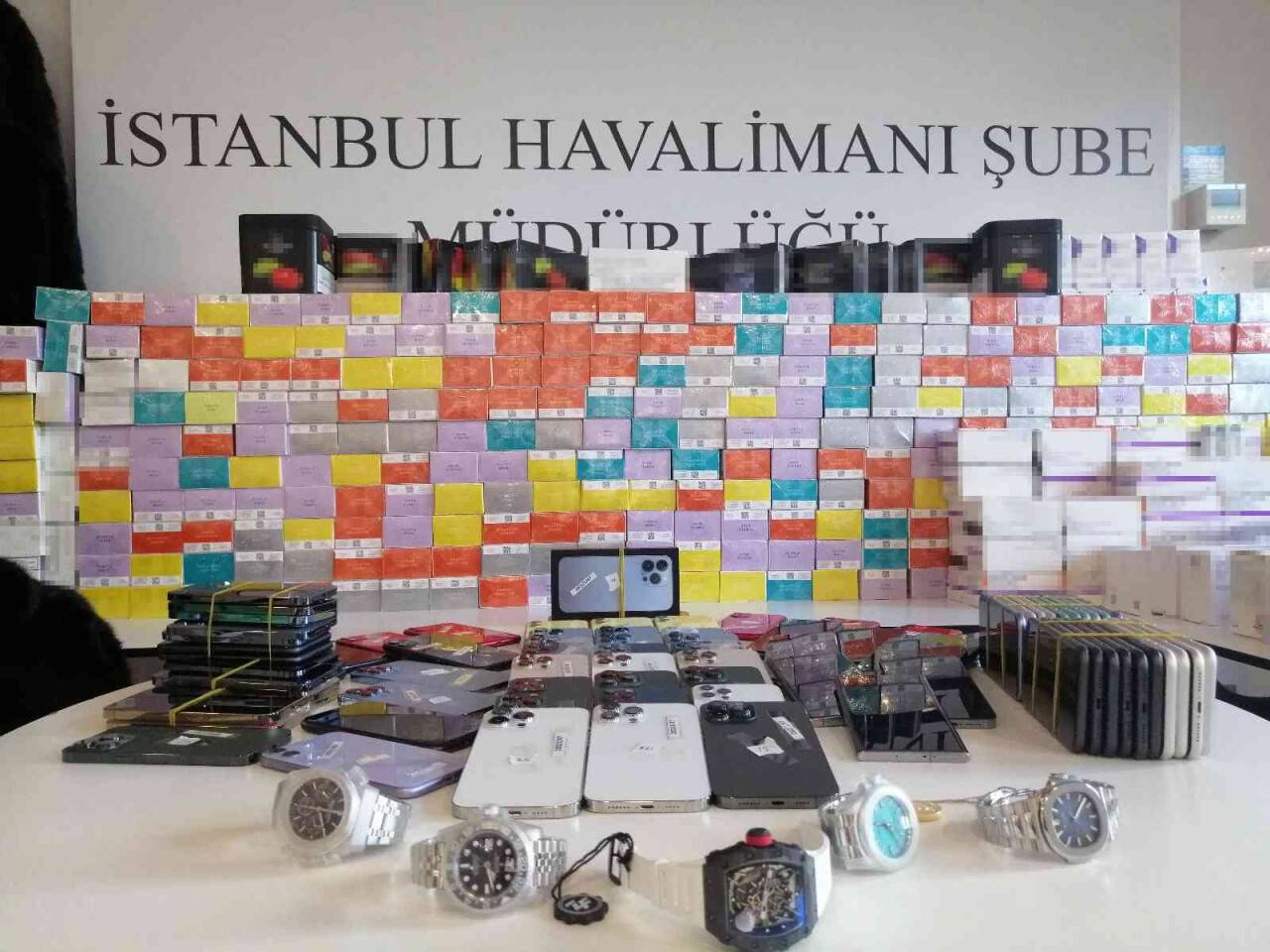 İstanbul Havalimanı’nda 26 milyon lira değerinde kaçak ürün ele geçirildi