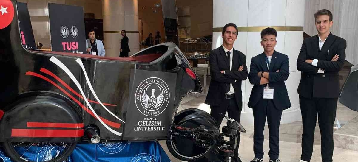 Türk mühendisler ve öğrenciler tarafından üretilen Uçan Araba TUSİ’ye büyük ilgi