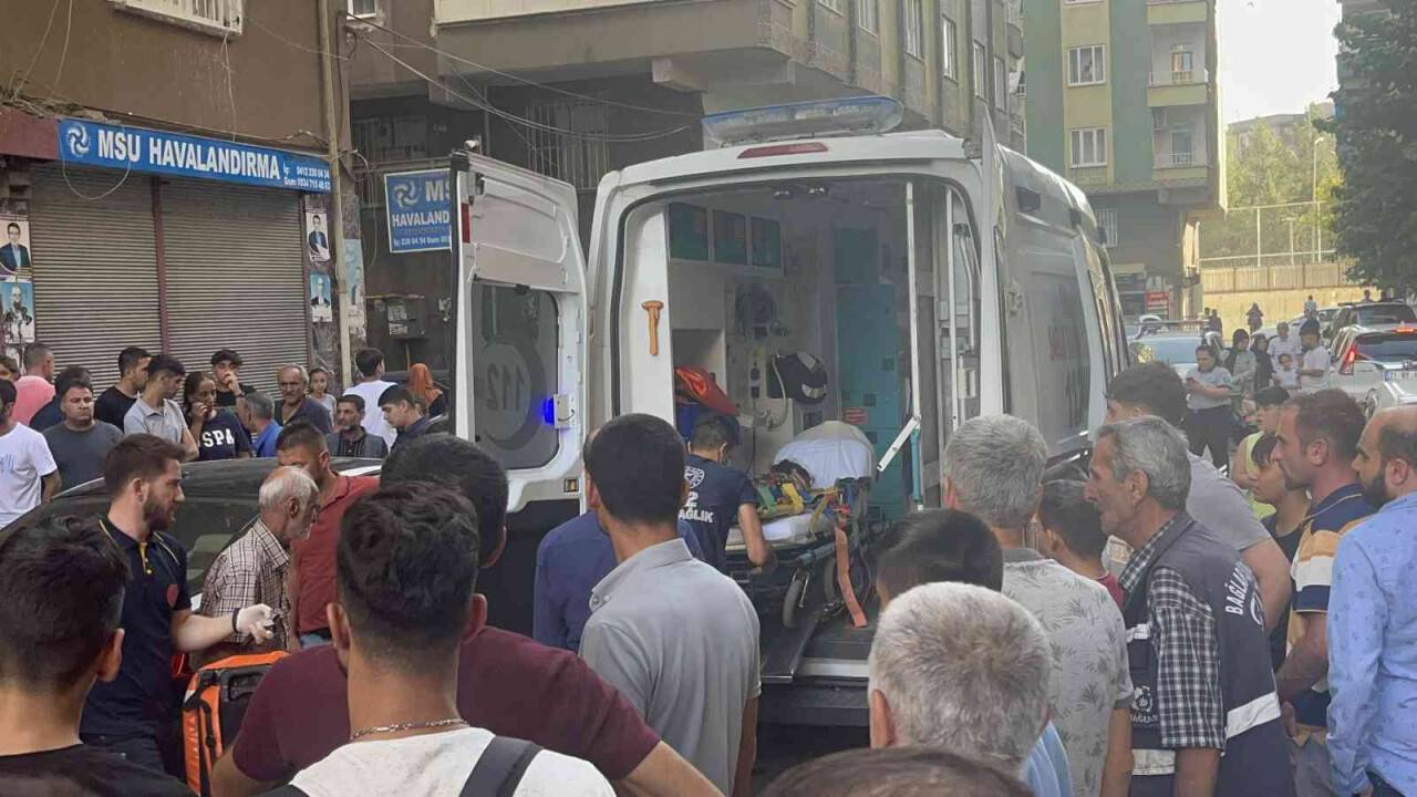 Diyarbakır’da 4. kattan düşen küçük kız ağır yaralandı