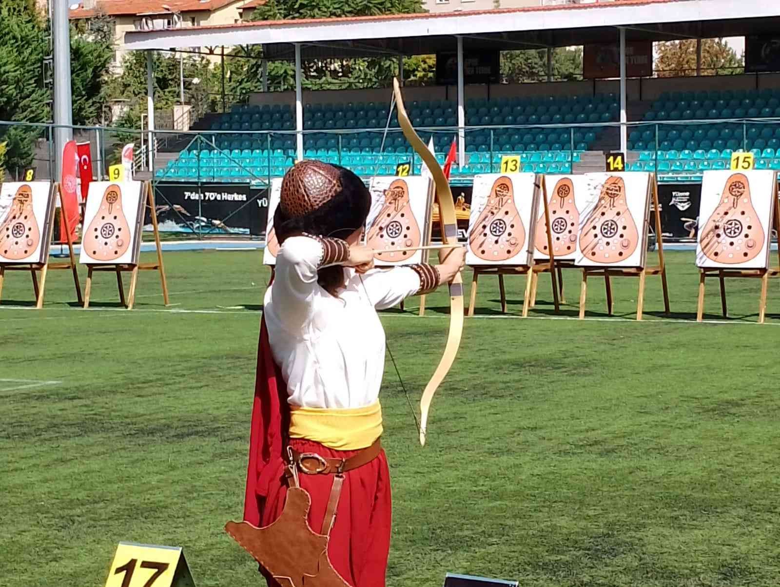 Gençlik Merkezleri arası Geleneksel Türk Okçuluğu Turnuvası Ankara’da düzenlendi