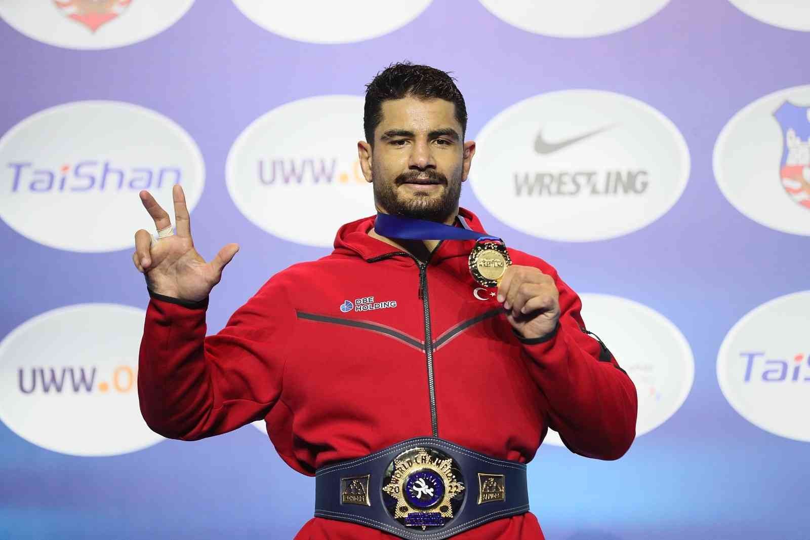 Taha Akgül, UWW tarafından yılın serbest stil güreşçisi seçildi