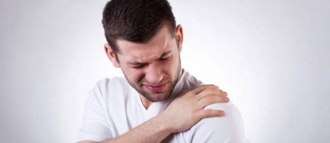 Kolunuzu kaldırdığınızda omuza vuran ağrıya dikkat