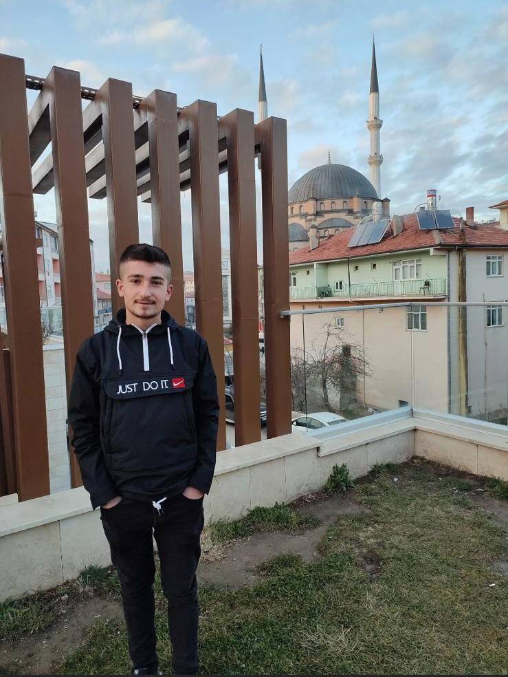 Arkadaşını 53 bıçak darbesiyle öldüren genç tutuklandı