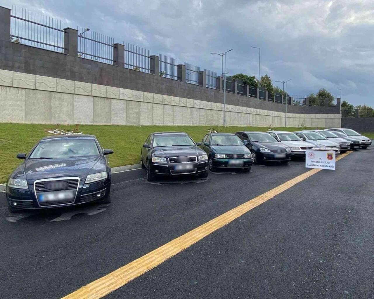 Jandarmadan kaçak araç operasyonu: 8 gözaltı
